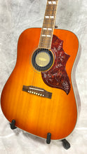 画像をギャラリービューアに読み込む, 【販売済】Epiphone アコースティックギター Masterbilt Hummingbird Aged Cherry Sunburst Gloss

